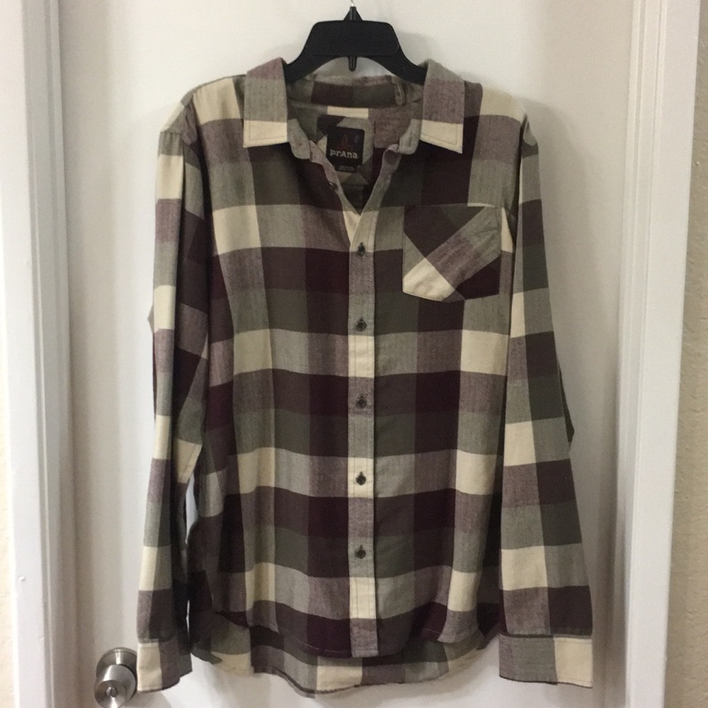 Long sleeve, heavier fabric, never worn flannel